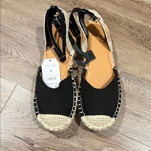 Time and Tru Black and Cream Espadrilles